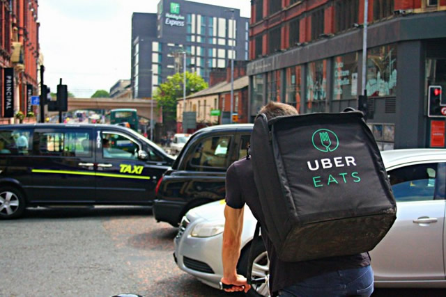 企业出海 - 瑞士： 外卖服务 Uber Eats应以邮政 服务 提供商纳入