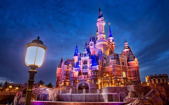 企业出海 - 迪士尼预计中国 乐园 若关闭两月将损失1.75亿美元