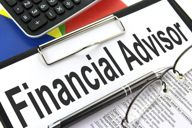 Financial-Advisor-2-1024x683.png
